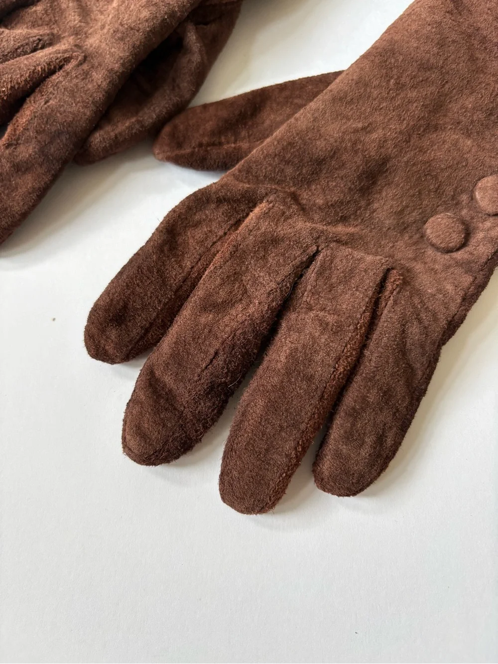 VNTG Chocolate Brown Suede Women’s Gloves Button Row Academia Career Preppy M